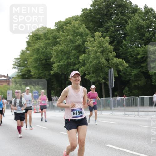 29.06.2025 - hella hamburg halbmarathon Jannik Wohlers http://msf.ph/oto/8204241 29.06.2025 10:25:49 Lombardsbrücke 3617, 4267, 4268, 4315, 6159, 8276, 8306, 8674, 8942, 11107, 11139, 12826, 12827, 14063, 14356, 14726, 17712, 19144 meine-sportfotos.de