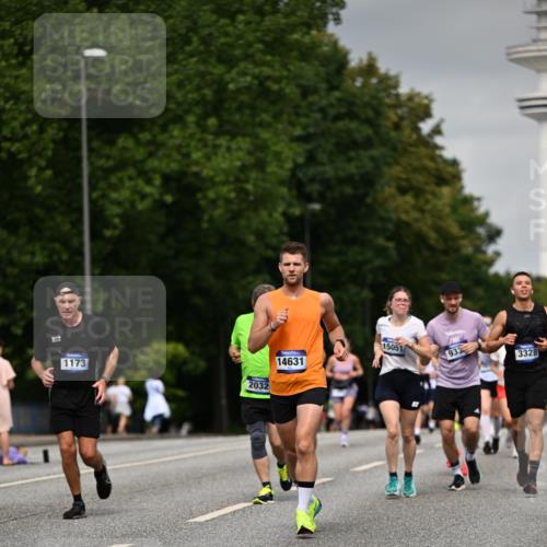 29.06.2025 - hella hamburg halbmarathon Dr. Thomas Lammeyer http://msf.ph/oto/8204343 29.06.2025 10:11:56 Kennedybrücke 1079, 1173, 1427, 1893, 2032, 2136, 3328, 3922, 3929, 4228, 5899, 6196, 6715, 7019, 7476, 7760, 9338, 9967 meine-sportfotos.de