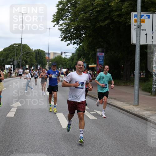 29.06.2025 - hella hamburg halbmarathon Yannick Fuchs http://msf.ph/oto/8204356 29.06.2025 10:32:11 20KM 1290, 1505, 2196, 2404, 3790, 5042, 5791, 5923, 6047, 6458, 9017, 9914, 9944, 10190, 10451, 10922, 11106, 11423, 12739, 12900, 13141, 13148, 13372, 15410, 16992, 17137, 18103, 18159, 18193, 18216, 18357, 18986 meine-sportfotos.de