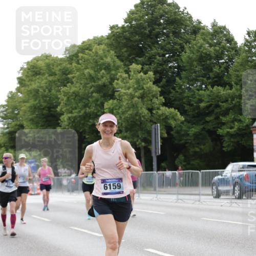 29.06.2025 - hella hamburg halbmarathon Jannik Wohlers http://msf.ph/oto/8204371 29.06.2025 10:25:49 Lombardsbrücke 3617, 4267, 4268, 4315, 6159, 8276, 8306, 8674, 8942, 11107, 11139, 12826, 12827, 14063, 14356, 14726, 17712, 19144 meine-sportfotos.de