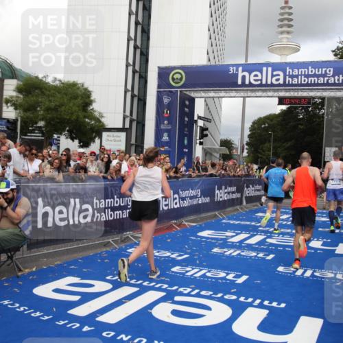 29.06.2025 - hella hamburg halbmarathon Michael Strokosch http://msf.ph/oto/8204405 29.06.2025 10:44:31 Ziel 1057, 1902, 4310, 4691, 7191, 7322, 8928, 12327, 12554, 14464, 14667, 16803, 17729, 18765, 18806 meine-sportfotos.de