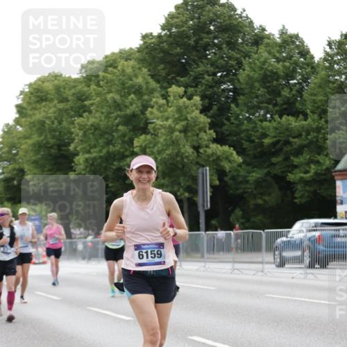 29.06.2025 - hella hamburg halbmarathon Jannik Wohlers http://msf.ph/oto/8204407 29.06.2025 10:25:49 Lombardsbrücke 3617, 4267, 4268, 4315, 6159, 8276, 8306, 8674, 8942, 11107, 11139, 12826, 12827, 14063, 14356, 14726, 17712, 19144 meine-sportfotos.de
