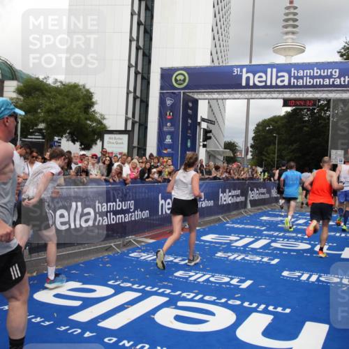 29.06.2025 - hella hamburg halbmarathon Michael Strokosch http://msf.ph/oto/8204411 29.06.2025 10:44:31 Ziel 1057, 1902, 4310, 4691, 7191, 7322, 8928, 12327, 12554, 14464, 14667, 16803, 17729, 18765, 18806 meine-sportfotos.de