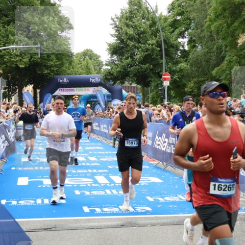 29.06.2025 - hella hamburg halbmarathon Zöllner http://msf.ph/oto/8204416 29.06.2025 10:48:17 Ziel 1914, 7599, 8916, 9544, 11211, 12685, 14192, 14797, 14814, 15590, 15629, 15973, 15981, 16269, 18963, 19127 meine-sportfotos.de