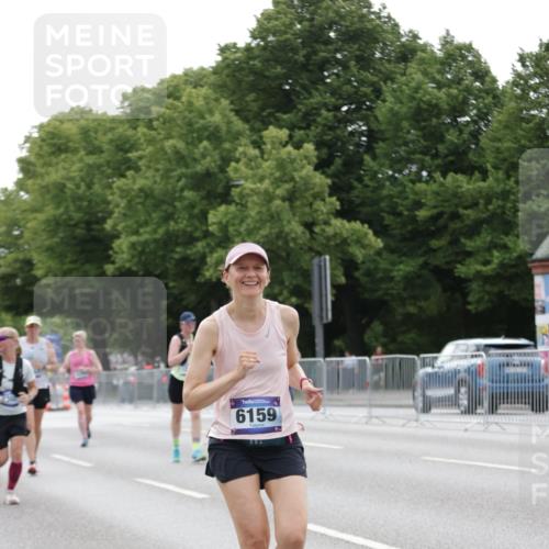 29.06.2025 - hella hamburg halbmarathon Jannik Wohlers http://msf.ph/oto/8204468 29.06.2025 10:25:49 Lombardsbrücke 3617, 4267, 4268, 4315, 6159, 8276, 8306, 8674, 8942, 11107, 11139, 12826, 12827, 14063, 14356, 14726, 17712, 19144 meine-sportfotos.de