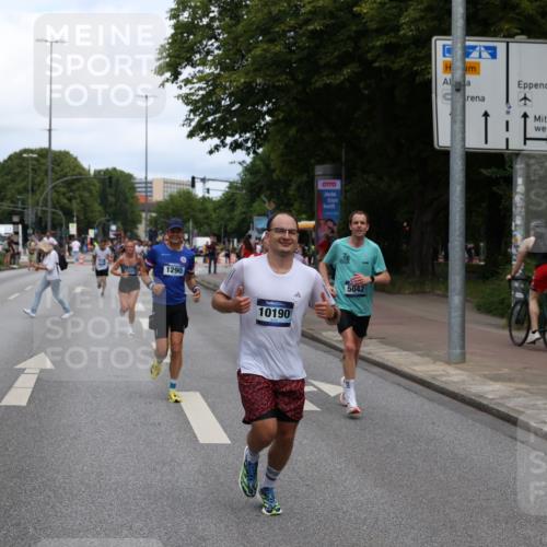 29.06.2025 - hella hamburg halbmarathon Yannick Fuchs http://msf.ph/oto/8204489 29.06.2025 10:32:11 20KM 1290, 1505, 2196, 2404, 3790, 5042, 5791, 5923, 6047, 6458, 9017, 9914, 9944, 10190, 10451, 10922, 11106, 11423, 12739, 12900, 13141, 13148, 13372, 15410, 16992, 17137, 18103, 18159, 18193, 18216, 18357, 18986 meine-sportfotos.de