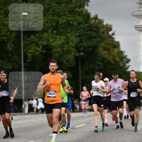 29.06.2025 - hella hamburg halbmarathon Dr. Thomas Lammeyer http://msf.ph/oto/8204509 29.06.2025 10:11:57 Kennedybrücke 1079, 1173, 1427, 1893, 2032, 2136, 3328, 3922, 3929, 4228, 5899, 6196, 7019, 7476, 7760, 9338, 9967 meine-sportfotos.de