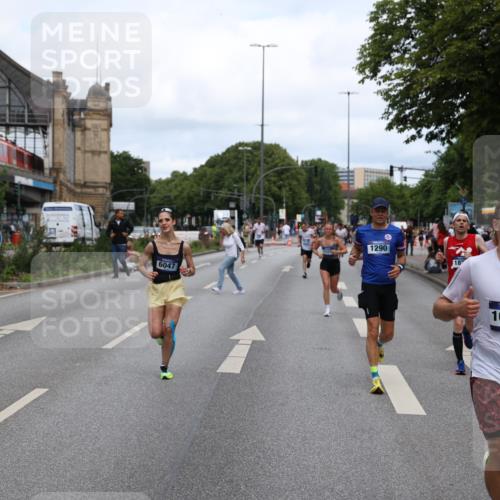 29.06.2025 - hella hamburg halbmarathon Yannick Fuchs http://msf.ph/oto/8204521 29.06.2025 10:32:12 20KM 1290, 1505, 2196, 2404, 3790, 5042, 5791, 5923, 6047, 6458, 9017, 9944, 10190, 10451, 10922, 11106, 11423, 12739, 12900, 13148, 13372, 15410, 16992, 17137, 18103, 18159, 18193, 18216, 18357, 18986 meine-sportfotos.de