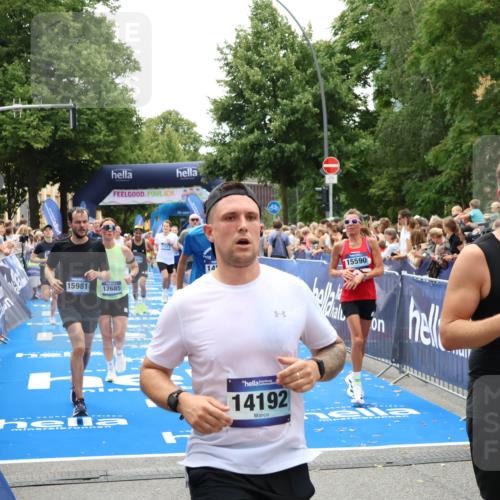 29.06.2025 - hella hamburg halbmarathon Zöllner http://msf.ph/oto/8204549 29.06.2025 10:48:19 Ziel 7599, 8916, 9770, 11211, 11467, 12685, 14797, 14814, 15590, 15629, 15735, 15981, 18963, 19127 meine-sportfotos.de