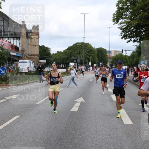 29.06.2025 - hella hamburg halbmarathon Yannick Fuchs http://msf.ph/oto/8204559 29.06.2025 10:32:12 20KM 1290, 1505, 2196, 2404, 3790, 5042, 5791, 5923, 6047, 6458, 9017, 9944, 10190, 10451, 10922, 11106, 11423, 12739, 12900, 13148, 13372, 15410, 16992, 17137, 18103, 18159, 18193, 18216, 18357, 18986 meine-sportfotos.de