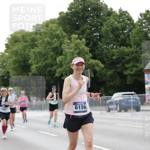 29.06.2025 - hella hamburg halbmarathon Jannik Wohlers http://msf.ph/oto/8204573 29.06.2025 10:25:49 Lombardsbrücke 3617, 4267, 4268, 4315, 6159, 8276, 8306, 8674, 8942, 11107, 11139, 12826, 12827, 14063, 14356, 14726, 17712, 19144 meine-sportfotos.de