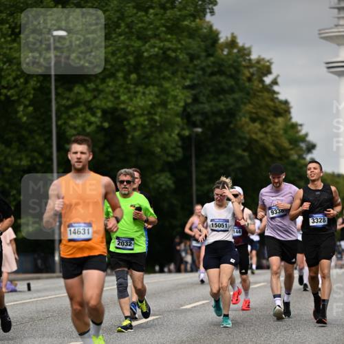 29.06.2025 - hella hamburg halbmarathon Dr. Thomas Lammeyer http://msf.ph/oto/8204597 29.06.2025 10:11:57 Kennedybrücke 1079, 1173, 1427, 1893, 2032, 2136, 3328, 3922, 3929, 4228, 5899, 6196, 7019, 7476, 7760, 9338, 9967 meine-sportfotos.de