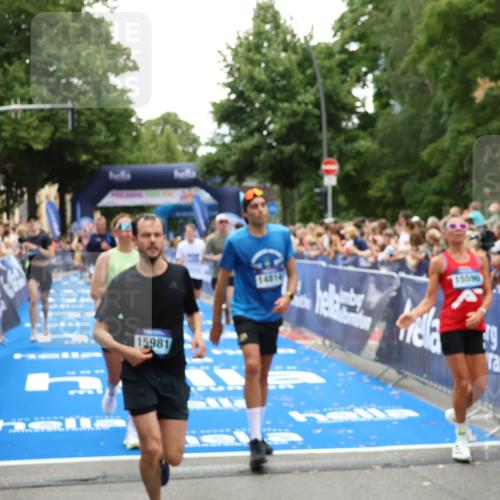 29.06.2025 - hella hamburg halbmarathon Zöllner http://msf.ph/oto/8204646 29.06.2025 10:48:20 Ziel 7367, 7599, 8916, 9770, 11211, 11467, 12685, 14797, 14814, 15590, 15629, 15735, 15981, 17982, 18963, 19127 meine-sportfotos.de