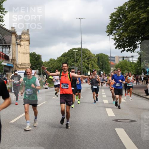 29.06.2025 - hella hamburg halbmarathon Yannick Fuchs http://msf.ph/oto/8204686 29.06.2025 10:44:51 20KM 1461, 1466, 1750, 1817, 2207, 2880, 3654, 4077, 4346, 4816, 5018, 5115, 6027, 6662, 6712, 6795, 7052, 7134, 7397, 7583, 7930, 7932, 8117, 8205, 8572, 8704, 8819, 9057, 11214, 11356, 12016, 12949, 13008, 13687, 13701, 13808, 13875, 14034, 14125, 14626, 15362, 15395, 15720, 16285, 16291, 17129, 17179, 17221, 17384, 18006, 18182, 18394, 18413, 18489 meine-sportfotos.de