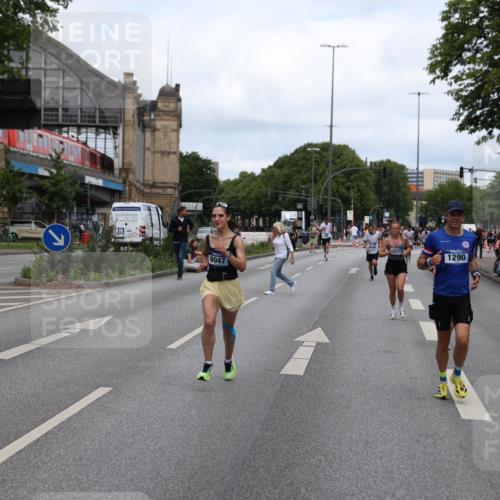 29.06.2025 - hella hamburg halbmarathon Yannick Fuchs http://msf.ph/oto/8204748 29.06.2025 10:32:12 20KM 1290, 1505, 2196, 2404, 3790, 5042, 5791, 5923, 6047, 6458, 9017, 9944, 10190, 10451, 10922, 11106, 11423, 12739, 12900, 13148, 13372, 15410, 16992, 17137, 18103, 18159, 18193, 18216, 18357, 18986 meine-sportfotos.de