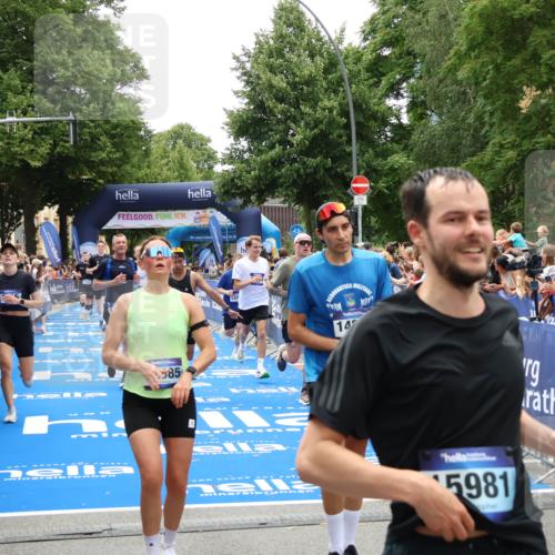 29.06.2025 - hella hamburg halbmarathon Zöllner http://msf.ph/oto/8204756 29.06.2025 10:48:21 Ziel 1537, 5129, 7367, 7599, 8916, 9770, 11211, 11467, 14797, 15629, 15735, 17745, 17982, 18963, 19127 meine-sportfotos.de