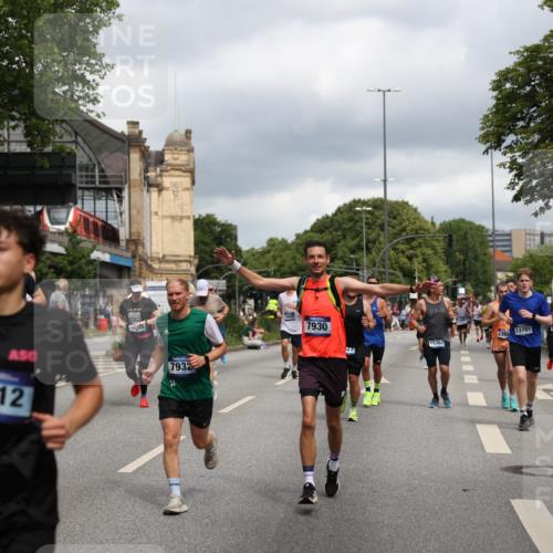 29.06.2025 - hella hamburg halbmarathon Yannick Fuchs http://msf.ph/oto/8204766 29.06.2025 10:44:51 20KM 1461, 1466, 1750, 1817, 2207, 2880, 3654, 4077, 4346, 4816, 5018, 5115, 6027, 6662, 6712, 6795, 7052, 7134, 7397, 7583, 7930, 7932, 8117, 8205, 8572, 8704, 8819, 9057, 11214, 11356, 12016, 12949, 13008, 13687, 13701, 13808, 13875, 14034, 14125, 14626, 15362, 15395, 15720, 16285, 16291, 17129, 17179, 17221, 17384, 18006, 18182, 18394, 18413, 18489 meine-sportfotos.de
