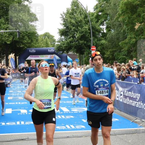 29.06.2025 - hella hamburg halbmarathon Zöllner http://msf.ph/oto/8204804 29.06.2025 10:48:21 Ziel 1537, 5129, 7367, 7599, 8916, 9770, 11211, 11467, 14797, 15629, 15735, 17745, 17982, 18963, 19127 meine-sportfotos.de