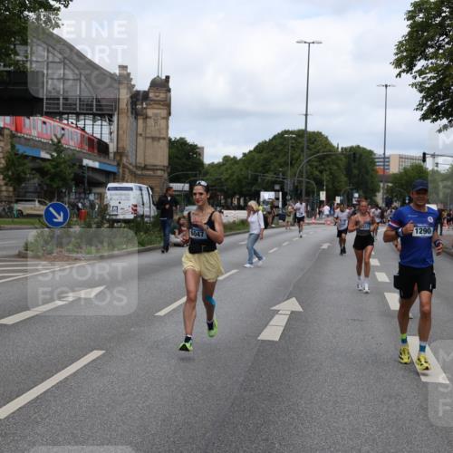 29.06.2025 - hella hamburg halbmarathon Yannick Fuchs http://msf.ph/oto/8204817 29.06.2025 10:32:12 20KM 1290, 1505, 2196, 2404, 3790, 5042, 5791, 5923, 6047, 6458, 9017, 9944, 10190, 10451, 10922, 11106, 11423, 12739, 12900, 13148, 13372, 15410, 16992, 17137, 18103, 18159, 18193, 18216, 18357, 18986 meine-sportfotos.de