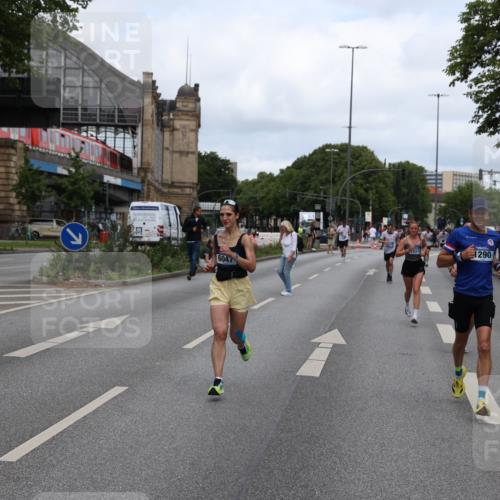 29.06.2025 - hella hamburg halbmarathon Yannick Fuchs http://msf.ph/oto/8204822 29.06.2025 10:32:12 20KM 1290, 1505, 2196, 2404, 3790, 5042, 5791, 5923, 6047, 6458, 9017, 9944, 10190, 10451, 10922, 11106, 11423, 12739, 12900, 13148, 13372, 15410, 16992, 17137, 18103, 18159, 18193, 18216, 18357, 18986 meine-sportfotos.de
