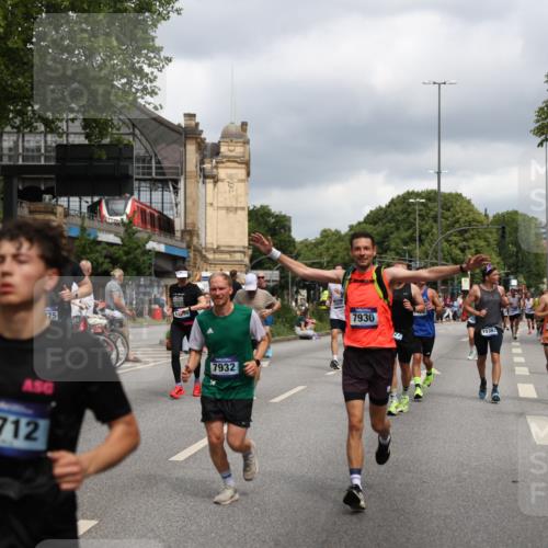 29.06.2025 - hella hamburg halbmarathon Yannick Fuchs http://msf.ph/oto/8204823 29.06.2025 10:44:51 20KM 1461, 1466, 1750, 1817, 2207, 2880, 3654, 4077, 4346, 4816, 5018, 5115, 6027, 6662, 6712, 6795, 7052, 7134, 7397, 7583, 7930, 7932, 8117, 8205, 8572, 8704, 8819, 9057, 11214, 11356, 12016, 12949, 13008, 13687, 13701, 13808, 13875, 14034, 14125, 14626, 15362, 15395, 15720, 16285, 16291, 17129, 17179, 17221, 17384, 18006, 18182, 18394, 18413, 18489 meine-sportfotos.de
