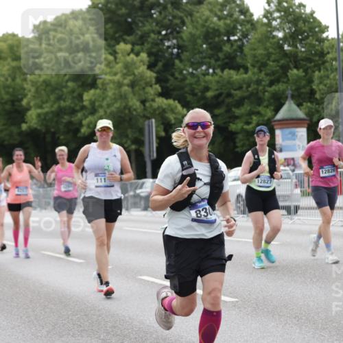 29.06.2025 - hella hamburg halbmarathon Jannik Wohlers http://msf.ph/oto/8204827 29.06.2025 10:25:53 Lombardsbrücke 1300, 3617, 4267, 4268, 4315, 6159, 7929, 8276, 8306, 8357, 8674, 8942, 11107, 12826, 12827, 14063, 14356, 14726, 17712 meine-sportfotos.de