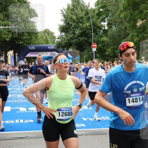 29.06.2025 - hella hamburg halbmarathon Zöllner http://msf.ph/oto/8204911 29.06.2025 10:48:22 Ziel 1537, 5129, 5528, 6923, 7367, 7599, 8216, 8916, 9770, 11211, 11467, 14797, 15629, 15735, 17745, 17982, 18963, 19127 meine-sportfotos.de