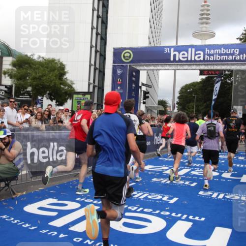 29.06.2025 - hella hamburg halbmarathon Michael Strokosch http://msf.ph/oto/8204915 29.06.2025 10:44:43 Ziel 1468, 1782, 2365, 2402, 4991, 5476, 6490, 6495, 7710, 10669, 12711, 14351, 14798, 14816, 15185, 15233, 16224, 18107, 18437, 18464, 18539, 18560, 18868, 19206 meine-sportfotos.de