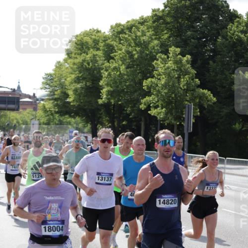 29.06.2025 - hella hamburg halbmarathon Jannik Wohlers http://msf.ph/oto/8204923 29.06.2025 09:48:28 Lombardsbrücke 1042, 1571, 2262, 3547, 4062, 4381, 5003, 5124, 5307, 6993, 7310, 7482, 8002, 8121, 8571, 9643, 10190, 10451, 10738, 11106, 11177, 11423, 12044, 13137, 13372, 13940, 14820, 15161, 15303, 15382, 15744, 16201, 17078, 17612, 18004, 18062, 18259, 18384, 18614, 19004 meine-sportfotos.de