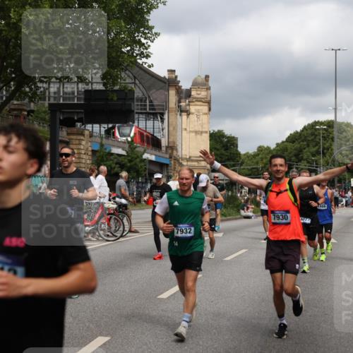 29.06.2025 - hella hamburg halbmarathon Yannick Fuchs http://msf.ph/oto/8204925 29.06.2025 10:44:51 20KM 1461, 1466, 1750, 1817, 2207, 2880, 3654, 4077, 4346, 4816, 5018, 5115, 6027, 6662, 6712, 6795, 7052, 7134, 7397, 7583, 7930, 7932, 8117, 8205, 8572, 8704, 8819, 9057, 11214, 11356, 12016, 12949, 13008, 13687, 13701, 13808, 13875, 14034, 14125, 14626, 15362, 15395, 15720, 16285, 16291, 17129, 17179, 17221, 17384, 18006, 18182, 18394, 18413, 18489 meine-sportfotos.de