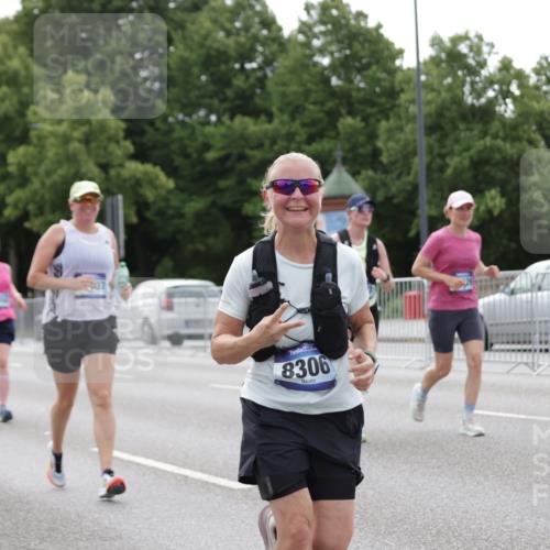 29.06.2025 - hella hamburg halbmarathon Jannik Wohlers http://msf.ph/oto/8204931 29.06.2025 10:25:53 Lombardsbrücke 1300, 3617, 4267, 4268, 4315, 6159, 7929, 8276, 8306, 8357, 8674, 8942, 11107, 12826, 12827, 14063, 14356, 14726, 17712 meine-sportfotos.de