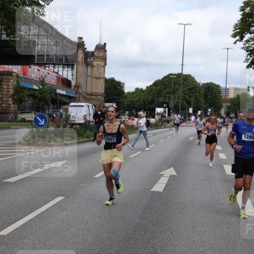 29.06.2025 - hella hamburg halbmarathon Yannick Fuchs http://msf.ph/oto/8204943 29.06.2025 10:32:12 20KM 1290, 1505, 2196, 2404, 3790, 5042, 5791, 5923, 6047, 6458, 9017, 9944, 10190, 10451, 10922, 11106, 11423, 12739, 12900, 13148, 13372, 15410, 16992, 17137, 18103, 18159, 18193, 18216, 18357, 18986 meine-sportfotos.de