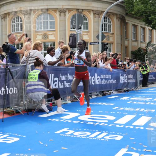 29.06.2025 - hella hamburg halbmarathon Strokosch-Dieckow http://msf.ph/oto/8204950 29.06.2025 10:11:58 Ziel 36 meine-sportfotos.de