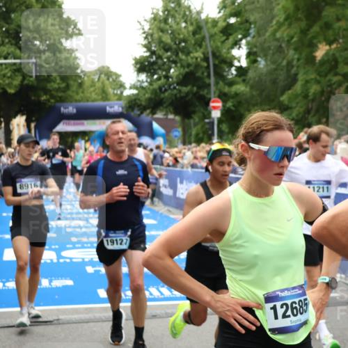 29.06.2025 - hella hamburg halbmarathon Zöllner http://msf.ph/oto/8204982 29.06.2025 10:48:23 Ziel 1537, 5129, 5528, 6923, 7367, 7599, 8216, 9770, 11211, 11467, 14797, 15629, 15735, 17745, 17982, 18963, 19127 meine-sportfotos.de