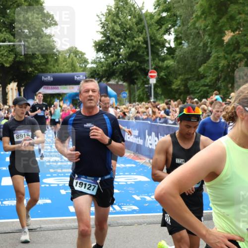 29.06.2025 - hella hamburg halbmarathon Zöllner http://msf.ph/oto/8204989 29.06.2025 10:48:24 Ziel 1537, 3747, 5129, 5362, 5528, 6081, 6923, 7367, 8216, 9770, 11467, 12549, 14797, 15735, 17745, 17982, 18963 meine-sportfotos.de