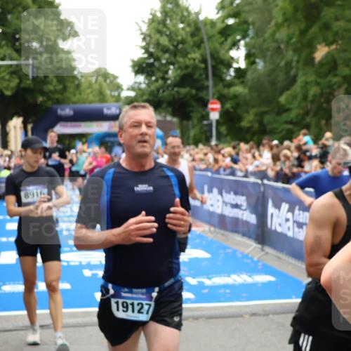 29.06.2025 - hella hamburg halbmarathon Zöllner http://msf.ph/oto/8205030 29.06.2025 10:48:24 Ziel 1537, 3747, 5129, 5362, 5528, 6081, 6923, 7367, 8216, 9770, 11467, 12549, 14797, 15735, 17745, 17982, 18963 meine-sportfotos.de