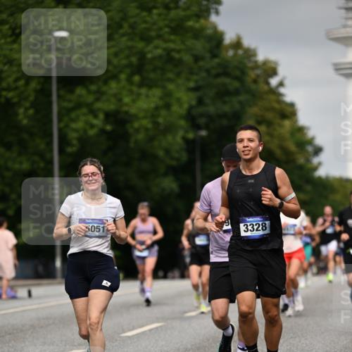 29.06.2025 - hella hamburg halbmarathon Dr. Thomas Lammeyer http://msf.ph/oto/8205056 29.06.2025 10:12:00 Kennedybrücke 1079, 1173, 1427, 1893, 2032, 2136, 3328, 3922, 3929, 4228, 5899, 6100, 6196, 7019, 7476, 7760, 9338 meine-sportfotos.de