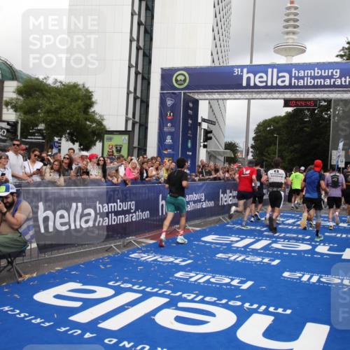 29.06.2025 - hella hamburg halbmarathon Michael Strokosch http://msf.ph/oto/8205058 29.06.2025 10:44:44 Ziel 1782, 2365, 2402, 4991, 5476, 6490, 6495, 10669, 12711, 14351, 14798, 14816, 15185, 15233, 16224, 17251, 18107, 18437, 18464, 18539, 18560, 18868, 19206 meine-sportfotos.de