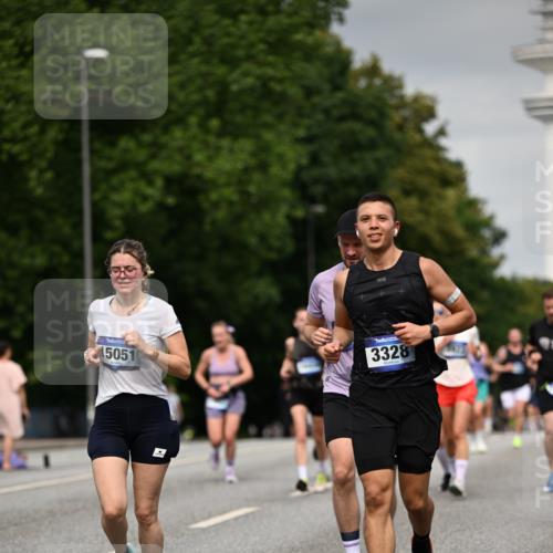 29.06.2025 - hella hamburg halbmarathon Dr. Thomas Lammeyer http://msf.ph/oto/8205065 29.06.2025 10:12:00 Kennedybrücke 1079, 1173, 1427, 1893, 2032, 2136, 3328, 3922, 3929, 4228, 5899, 6100, 6196, 7019, 7476, 7760, 9338 meine-sportfotos.de