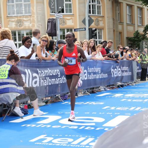 29.06.2025 - hella hamburg halbmarathon Strokosch-Dieckow http://msf.ph/oto/8205086 29.06.2025 10:12:23 Ziel 39, 47 meine-sportfotos.de