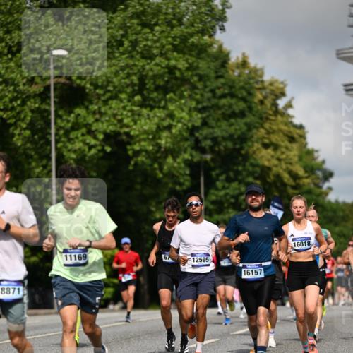 29.06.2025 - hella hamburg halbmarathon Dr. Thomas Lammeyer http://msf.ph/oto/8205087 29.06.2025 09:48:27 Kennedybrücke 1758, 2746, 3043, 4050, 5070, 5269, 5328, 5746, 5826, 6619, 6781, 7272, 7723, 8209, 8883, 9137, 9381, 10171, 10486, 11169, 11413 meine-sportfotos.de