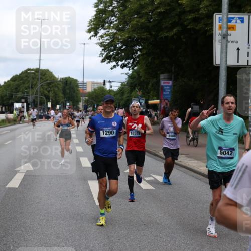 29.06.2025 - hella hamburg halbmarathon Yannick Fuchs http://msf.ph/oto/8205099 29.06.2025 10:32:12 20KM 1290, 1505, 2196, 2404, 3790, 5042, 5791, 5923, 6047, 6458, 9017, 9944, 10190, 10451, 10922, 11106, 11423, 12739, 12900, 13148, 13372, 15410, 16992, 17137, 18103, 18159, 18193, 18216, 18357, 18986 meine-sportfotos.de