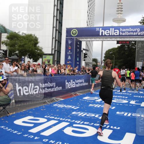 29.06.2025 - hella hamburg halbmarathon Michael Strokosch http://msf.ph/oto/8205113 29.06.2025 10:44:45 Ziel 1782, 4270, 4991, 6490, 10669, 12711, 14351, 14798, 14816, 15185, 15233, 16224, 17251, 18107, 18437, 18464, 18560, 18868, 19206 meine-sportfotos.de