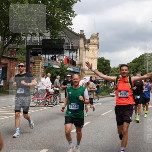 29.06.2025 - hella hamburg halbmarathon Yannick Fuchs http://msf.ph/oto/8205114 29.06.2025 10:44:51 20KM 1461, 1466, 1750, 1817, 2207, 2880, 3654, 4077, 4346, 4816, 5018, 5115, 6027, 6662, 6712, 6795, 7052, 7134, 7397, 7583, 7930, 7932, 8117, 8205, 8572, 8704, 8819, 9057, 11214, 11356, 12016, 12949, 13008, 13687, 13701, 13808, 13875, 14034, 14125, 14626, 15362, 15395, 15720, 16285, 16291, 17129, 17179, 17221, 17384, 18006, 18182, 18394, 18413, 18489 meine-sportfotos.de
