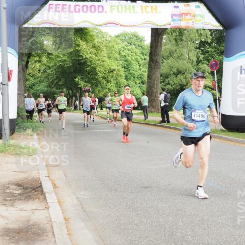 29.06.2025 - hella hamburg halbmarathon MichiJ http://msf.ph/oto/8205146 29.06.2025 10:22:20 Zwischen KM18-KM19 12595, 14466, 14784, 18854 meine-sportfotos.de
