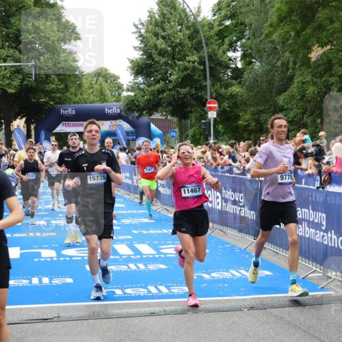 29.06.2025 - hella hamburg halbmarathon Zöllner http://msf.ph/oto/8205171 29.06.2025 10:48:26 Ziel 1537, 3747, 5129, 5362, 5528, 6081, 6923, 7367, 8216, 9262, 9770, 11467, 12549, 12840, 15735, 17745, 17855, 17982, 18790, 18923 meine-sportfotos.de