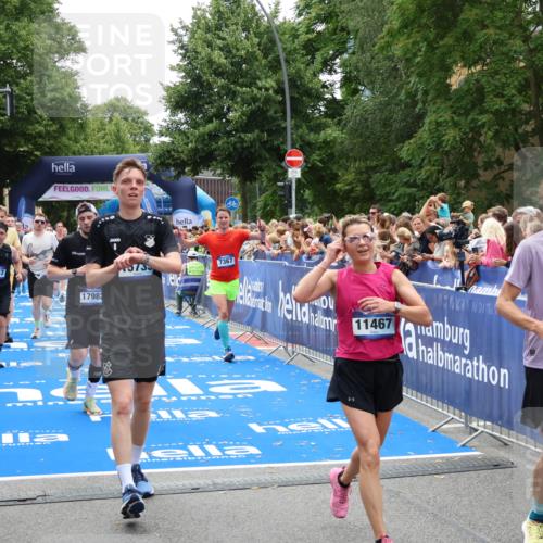 29.06.2025 - hella hamburg halbmarathon Zöllner http://msf.ph/oto/8205196 29.06.2025 10:48:27 Ziel 1537, 3747, 5129, 5362, 5528, 6081, 6923, 7367, 8216, 9262, 9770, 11451, 11467, 12549, 12840, 14990, 15735, 17745, 17855, 17982, 18790, 18923 meine-sportfotos.de