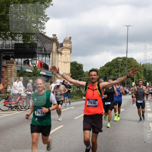 29.06.2025 - hella hamburg halbmarathon Yannick Fuchs http://msf.ph/oto/8205202 29.06.2025 10:44:51 20KM 1461, 1466, 1750, 1817, 2207, 2880, 3654, 4077, 4346, 4816, 5018, 5115, 6027, 6662, 6712, 6795, 7052, 7134, 7397, 7583, 7930, 7932, 8117, 8205, 8572, 8704, 8819, 9057, 11214, 11356, 12016, 12949, 13008, 13687, 13701, 13808, 13875, 14034, 14125, 14626, 15362, 15395, 15720, 16285, 16291, 17129, 17179, 17221, 17384, 18006, 18182, 18394, 18413, 18489 meine-sportfotos.de