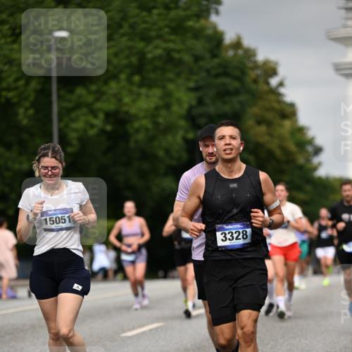 29.06.2025 - hella hamburg halbmarathon Dr. Thomas Lammeyer http://msf.ph/oto/8205238 29.06.2025 10:12:01 Kennedybrücke 1079, 1173, 1427, 1893, 2032, 2136, 3328, 3922, 3929, 4228, 5899, 6100, 6196, 7019, 7476, 7760, 9338 meine-sportfotos.de