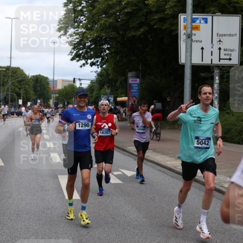 29.06.2025 - hella hamburg halbmarathon Yannick Fuchs http://msf.ph/oto/8205254 29.06.2025 10:32:12 20KM 1290, 1505, 2196, 2404, 3790, 5042, 5791, 5923, 6047, 6458, 9017, 9944, 10190, 10451, 10922, 11106, 11423, 12739, 12900, 13148, 13372, 15410, 16992, 17137, 18103, 18159, 18193, 18216, 18357, 18986 meine-sportfotos.de